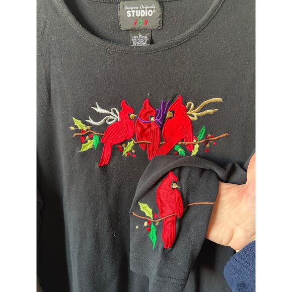 Designers Originals Studio Joy Christmas Holly Cardinal Embroidered Holiday Top - Picture 4 of 4